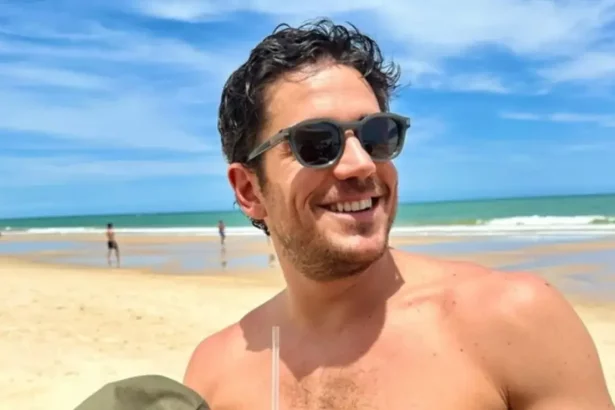 Marco Pigossi Aproveitou Dia De Praia Em Trancoso.