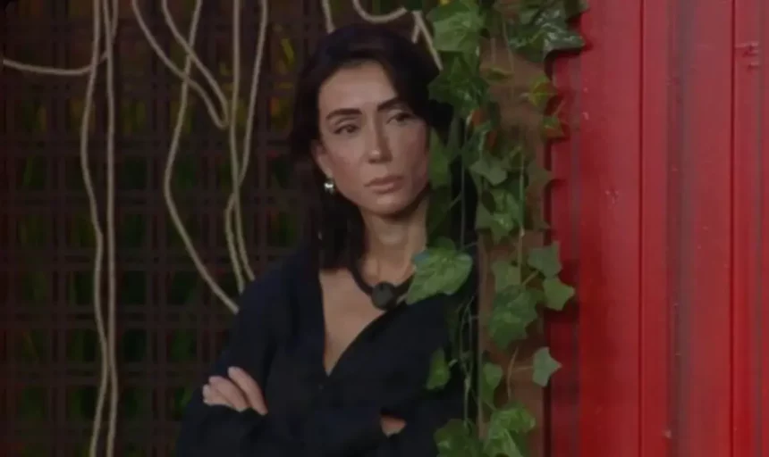 Michelle Barros Já Revelou Estar Casada Em 'A Fazenda 17'; Jornalista Viveu Romance Com Ator No Confinamento.
