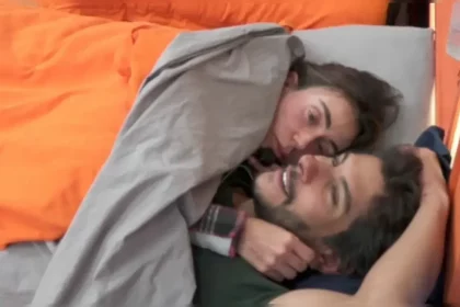 Emissora Foi Detonada Em Rede Social Após Mostrar Novo Beijo Do Casal Shia E Michelle Em 'A Fazenda 17'.  Emissora Foi Detonada Em Rede Social Após Mostrar Novo Beijo Do Casal Shia E Michelle Em 'A Fazenda 17'. 