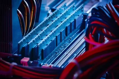 Nova Memória De Tungstênio Alcança 1 Ns De Velocidade E Promete Impulsionar A Computação De Ia (Imagem: Gorodenkoff / Shutterstock)