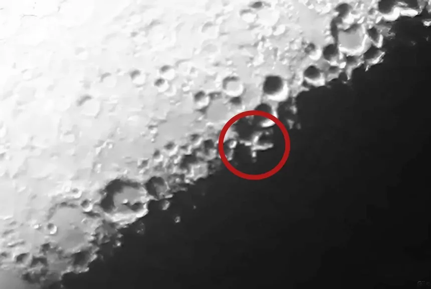 X Na Lua Fotografado Em 31 De Janeiro De 2012. Crédito: Radiofan/Wikimedia Commons X Na Lua Fotografado Em 31 De Janeiro De 2012. Crédito: Radiofan/Wikimedia Commons