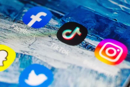 Plataformas Sociais Teriam Imposto Mecanismos Que Dificultam Acesso Às Informações (Imagem: Jeppe Gustafsson/Shutterstock) Plataformas Sociais Teriam Imposto Mecanismos Que Dificultam Acesso Às Informações (Imagem: Jeppe Gustafsson/Shutterstock)