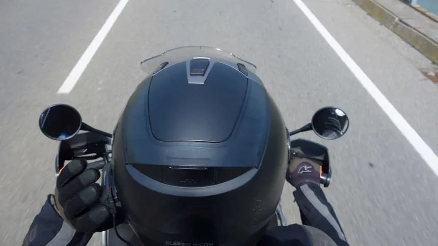 Sistemas De Som Integrados À Moto São Permitidos, Mas Alto-Falantes No Capacete Continuam Proibidos/Shutterstock_Degetzica