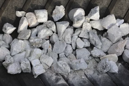 No Brasil, O Lítio É Um Extraído Do Mineral Espodumênio, Em Pegmatitos (Imagem: Bjp7Images/Istock)