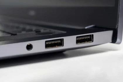 Porta Usb De Notebook - Imagem: Darkwisper S/Shutterstock
