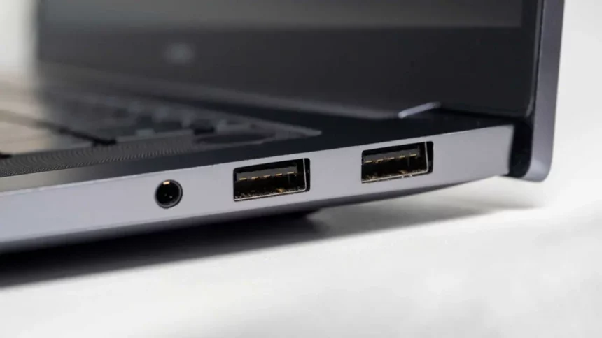 Porta Usb De Notebook - Imagem: Darkwisper S/Shutterstock