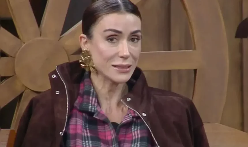 Michelle Barros, Saory Cardoso E Tamires Assis Disputam Prova Do Fazendeiro Em 'A Fazenda 17'.