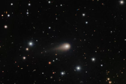 Uma Imagem Profunda Do Cometa Interestelar 3I/Atlas Capturada Pelo Espectrógrafo Multiobjeto Gemini (Gmos) No Telescópio Gemini Sul. Crédito: Observatório Internacional Gemini/Noirlab/Nsf/Aura. Processamento De Imagens Shadow The Scientist: J. Miller E M. Rodriguez (Observatório Internacional Gemini/Nsf Noirlab), Ta Rector (Universidade Do Alasca Anchorage/Nsf Noirlab), M. Zamani (Nsf Noirlab)