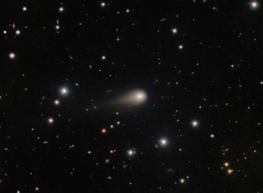 Uma Imagem Profunda Do Cometa Interestelar 3I/Atlas Capturada Pelo Espectrógrafo Multiobjeto Gemini (Gmos) No Telescópio Gemini Sul. Crédito: Observatório Internacional Gemini/Noirlab/Nsf/Aura. Processamento De Imagens Shadow The Scientist: J. Miller E M. Rodriguez (Observatório Internacional Gemini/Nsf Noirlab), Ta Rector (Universidade Do Alasca Anchorage/Nsf Noirlab), M. Zamani (Nsf Noirlab)