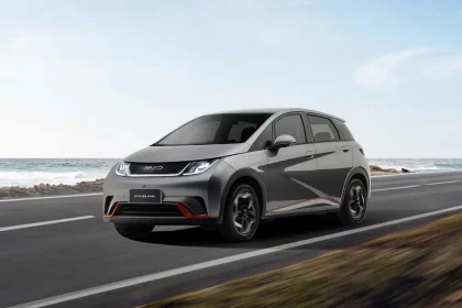 Byd Dolphin Na Estrada - Imagem: Byd / Divulgação