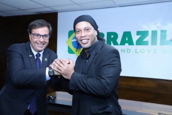 Mesmo Proibido De Sair Do País, Ronaldinho É Eleito Embaixador Do Turismo No Brasil