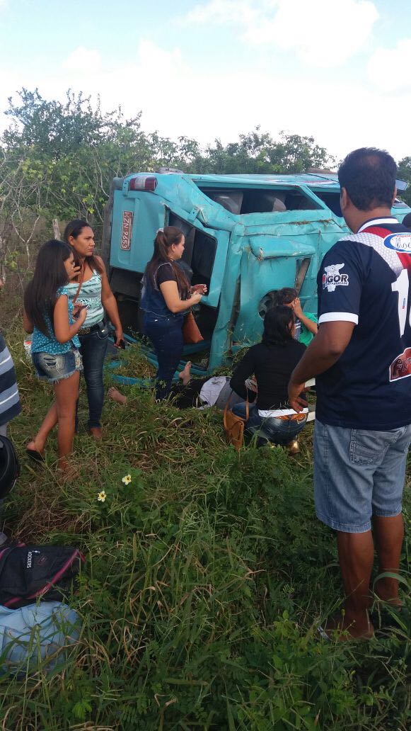 Acidente Com Sprinter A Caminho De Paulo Afonso Deixa 8 Feridos Em Canindé-Se