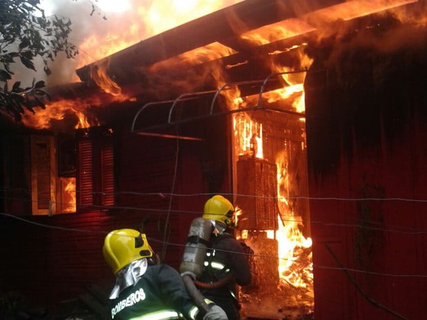 Casa Pega Fogo No Centro De Paulo Afonso