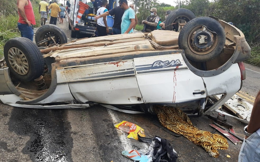 Uma Pessoa Morre E Quatro Ficam Feridas Após Carro Capotar Na Ba