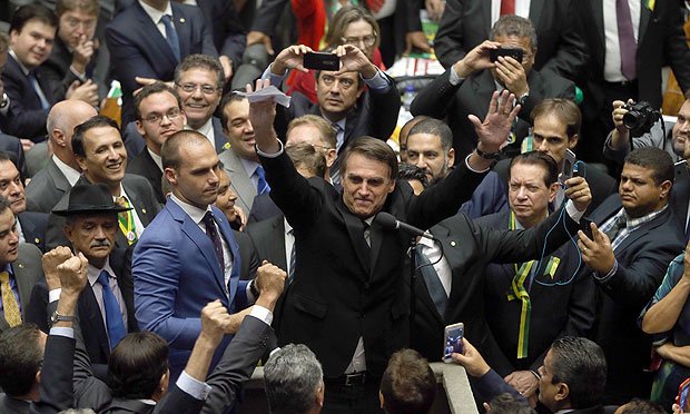 Pré-Candidato, Bolsonaro Tenta Criar A 'Extrema Direita Light'