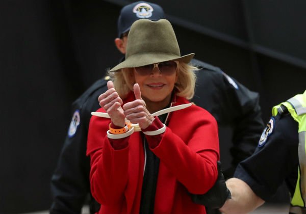 ‘Era Apenas Eu E As Baratas’, Diz Atriz Jane Fonda Sobre Noite Na Prisão