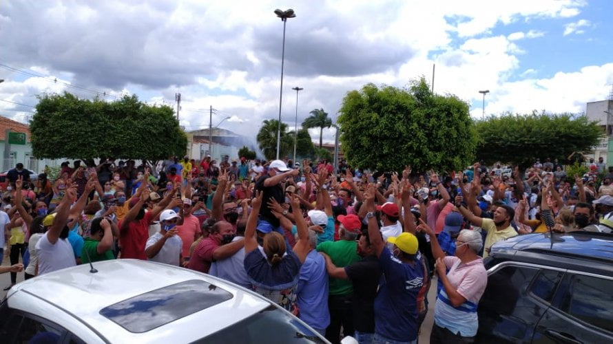 Prefeito De Jeremoabo Causa Aglomeração Durante Ação De Pré-Campanha; Veja Vídeo