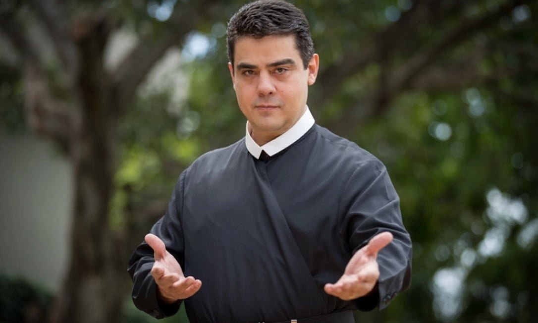 Igreja Católica Afasta Padre Robson Das Funções Religiosas Em Trindade (Go)