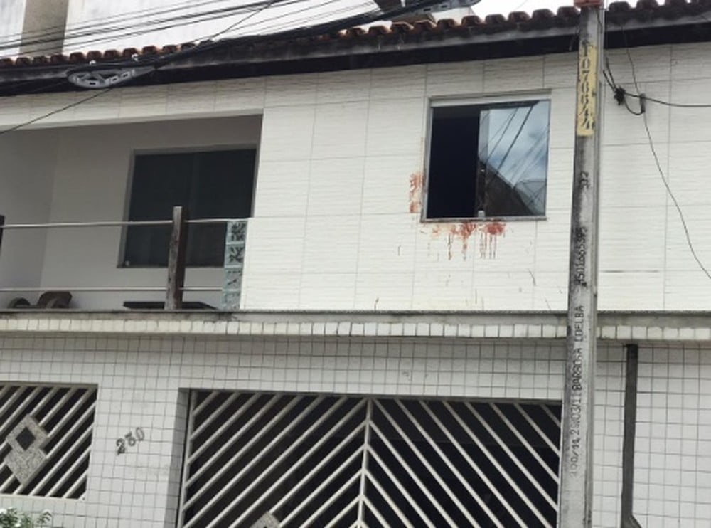 Homem Mata Enteado, Esfaqueia E Joga Companheira Pela Janela No Interior Da Bahia