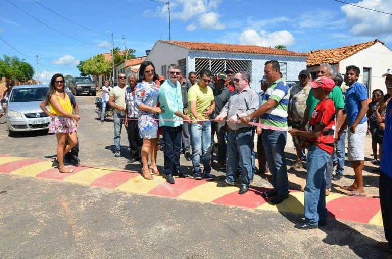 Prefeito É Flagrado Inaugurando Quebra-Molas Na Bahia