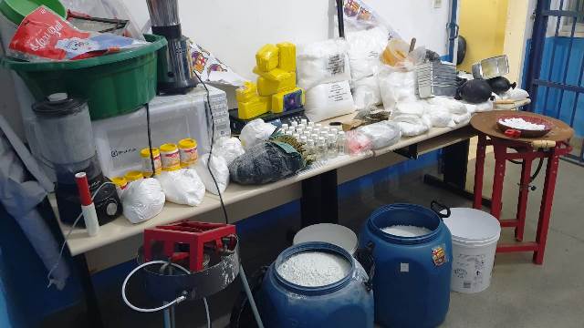 Polícia Civil Desmonta Laboratório Para Refino De Cocaína Em Feira De Santana