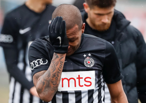 Jogador Brasileiro Deixa Campo Chorando Após Insultos Racistas