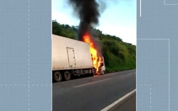 Bahia: Três Pessoas Da Mesma Família Morrem Após Batida Entre Carro E Caminhão Na Br-101; Veículos Pegaram Fogo